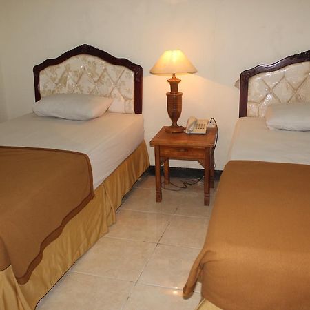 Sinar Bintang Hotel Cepu エクステリア 写真